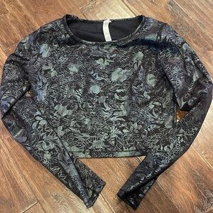 Lululemon crop long sleeve size 8